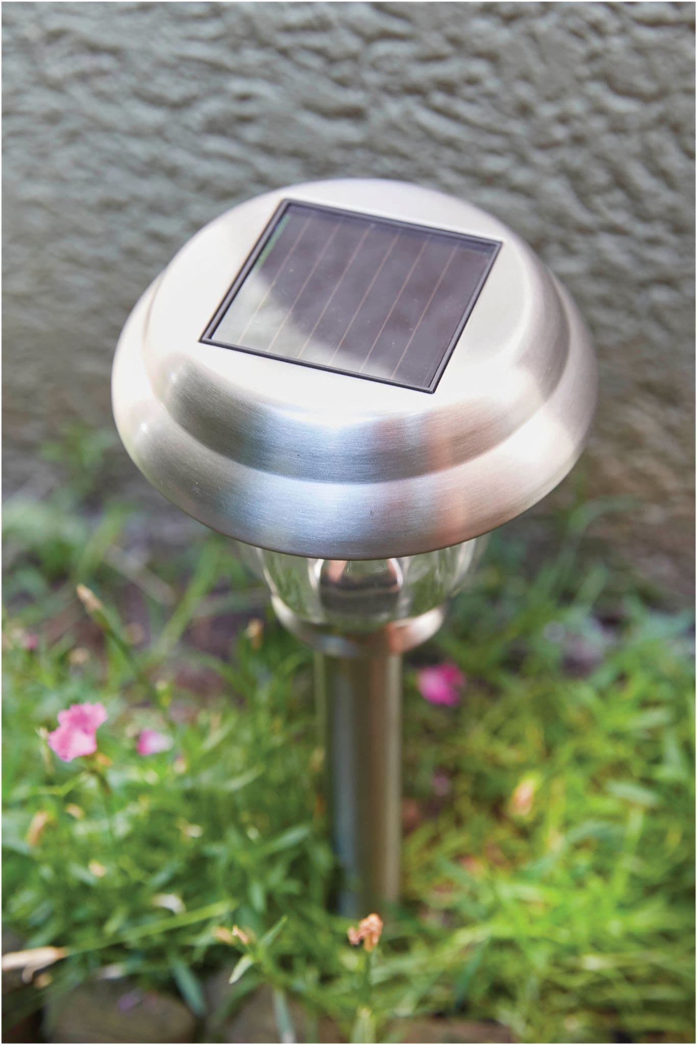 Intelligent Solar LED Garden Spike Light 10 Lumen